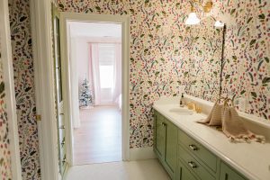 Image of Traditional Farmhouse incorporating wall paper finish
